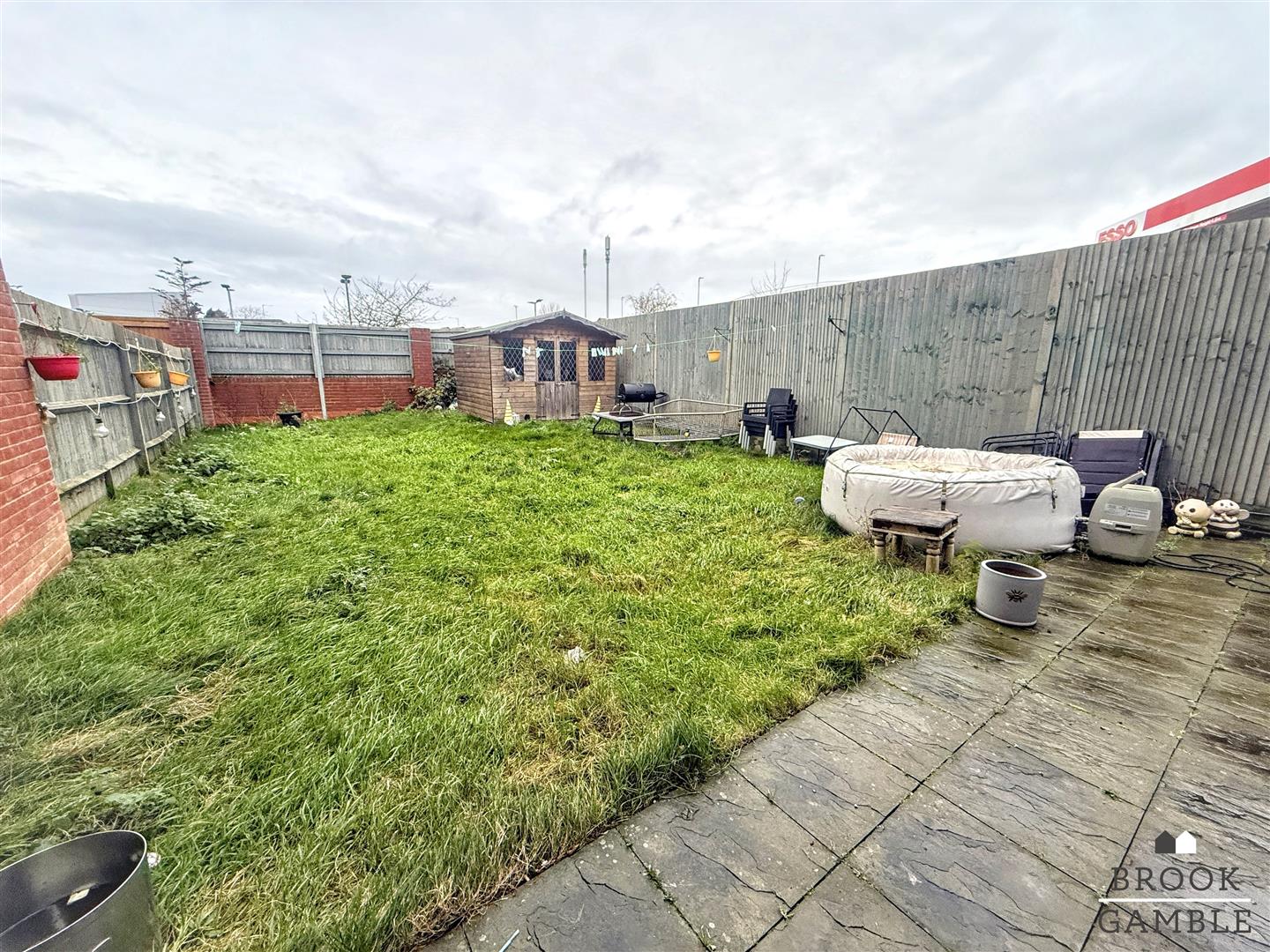 3 Bedroom House - Detached. Finchley Place in Eastbourne,  5